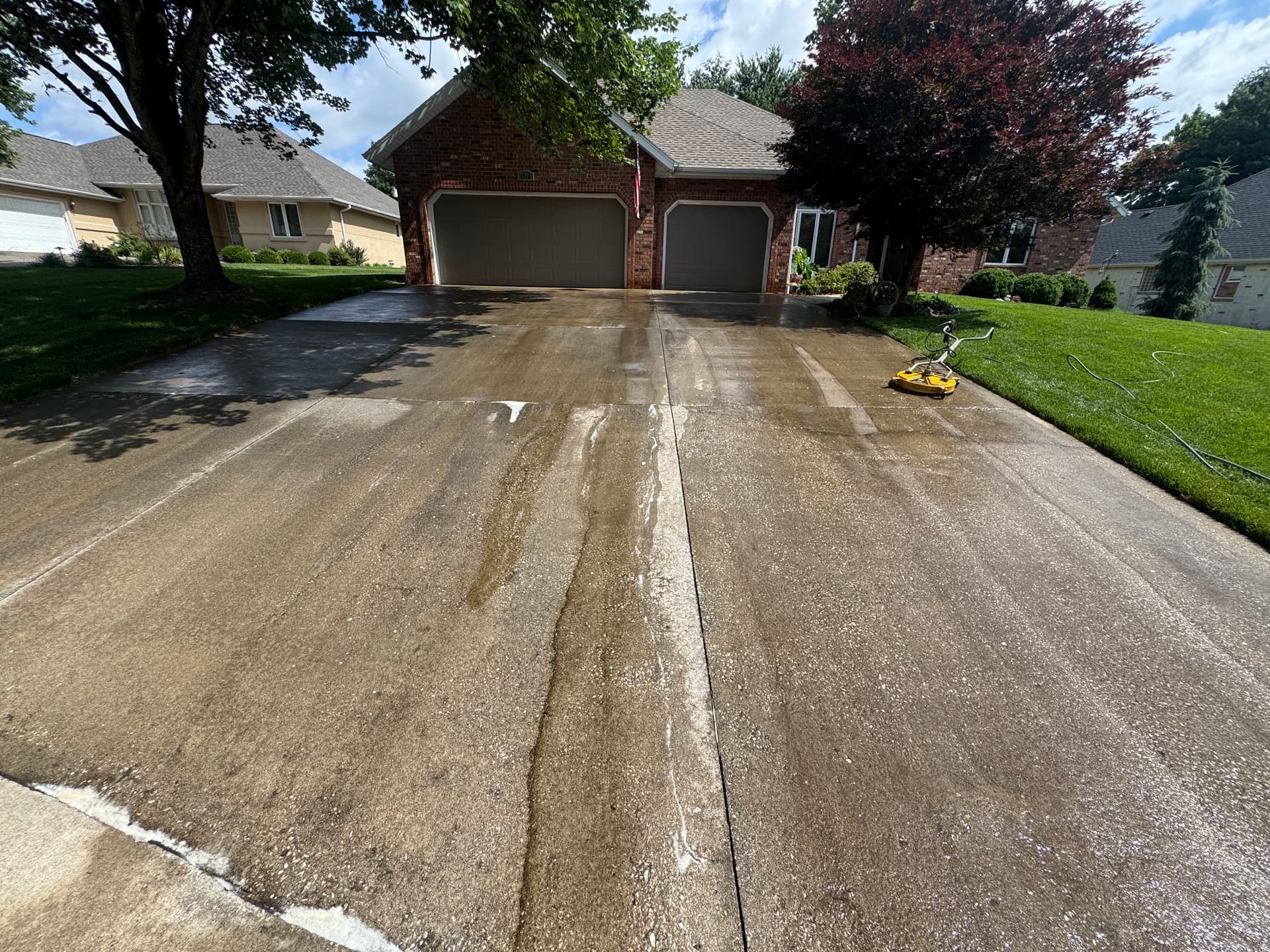 Gallery photos for What Shade Trees Do to a Concrete Driveway: Image #1