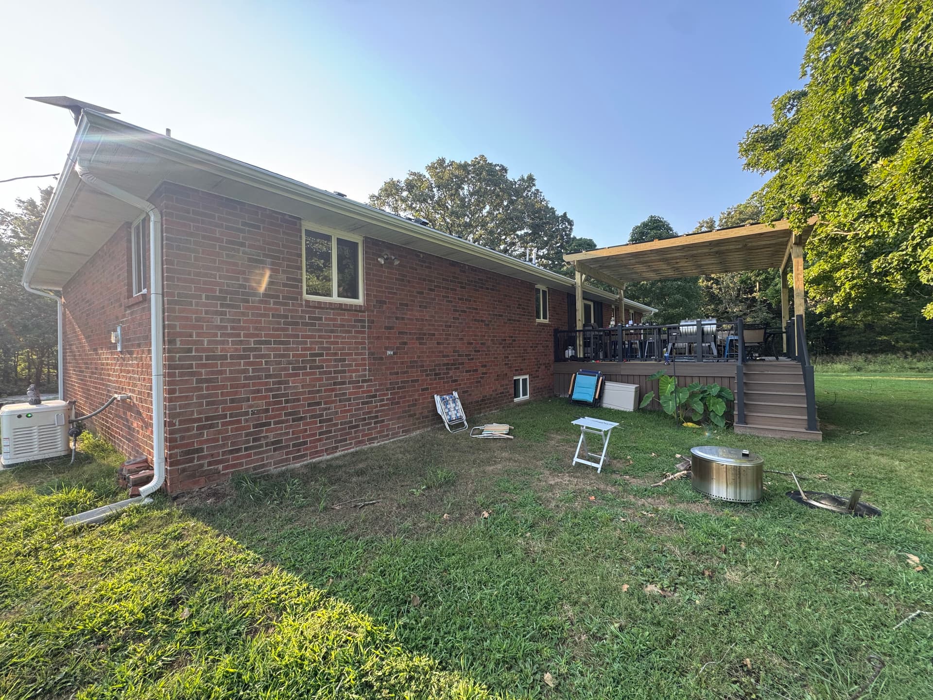 Full Soft Wash on a Brick Home With Algae and Mud Dauber Nests