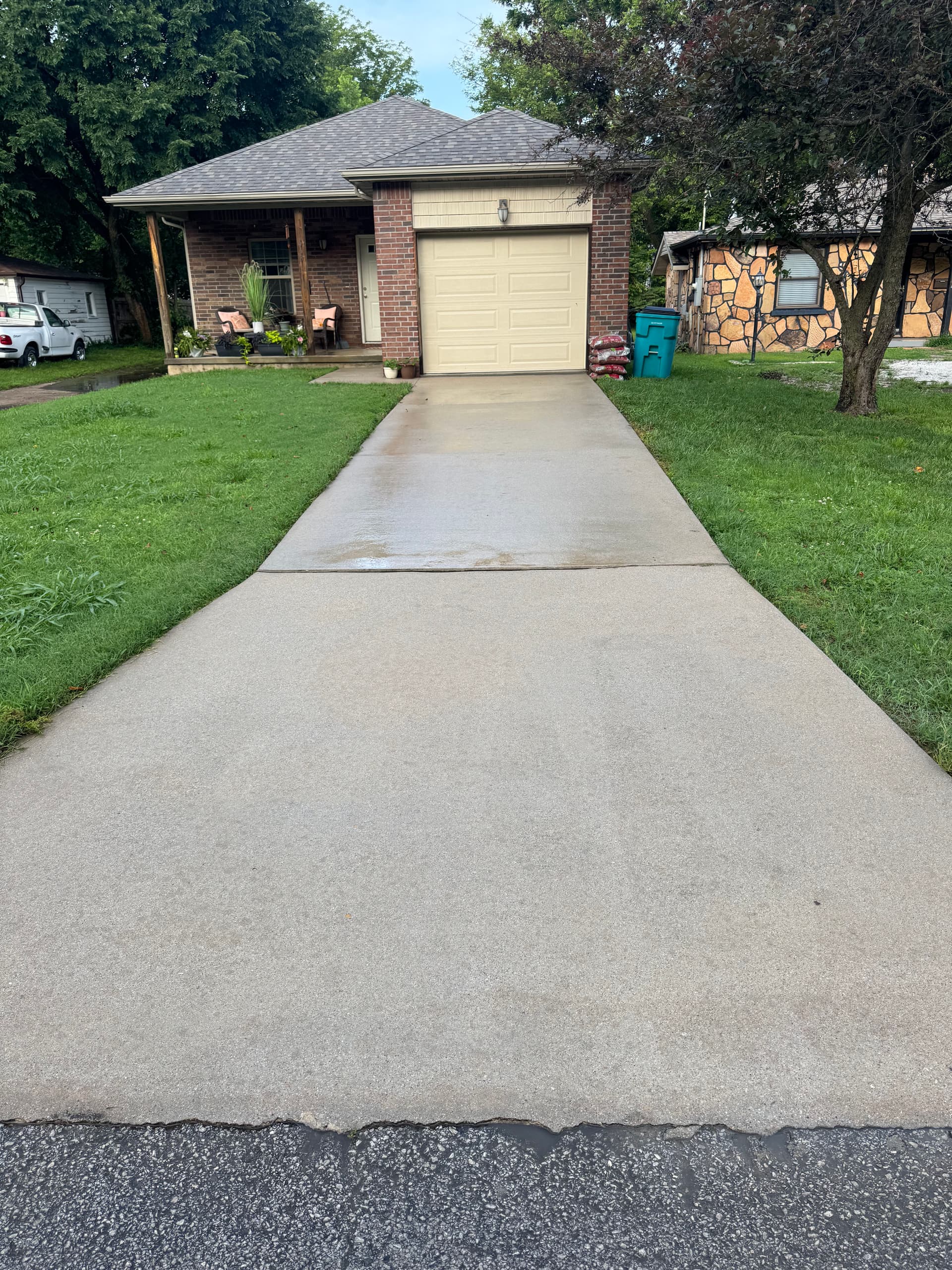 Gallery photos for Concrete Driveway Cleaning in Springfield MO: Image #1