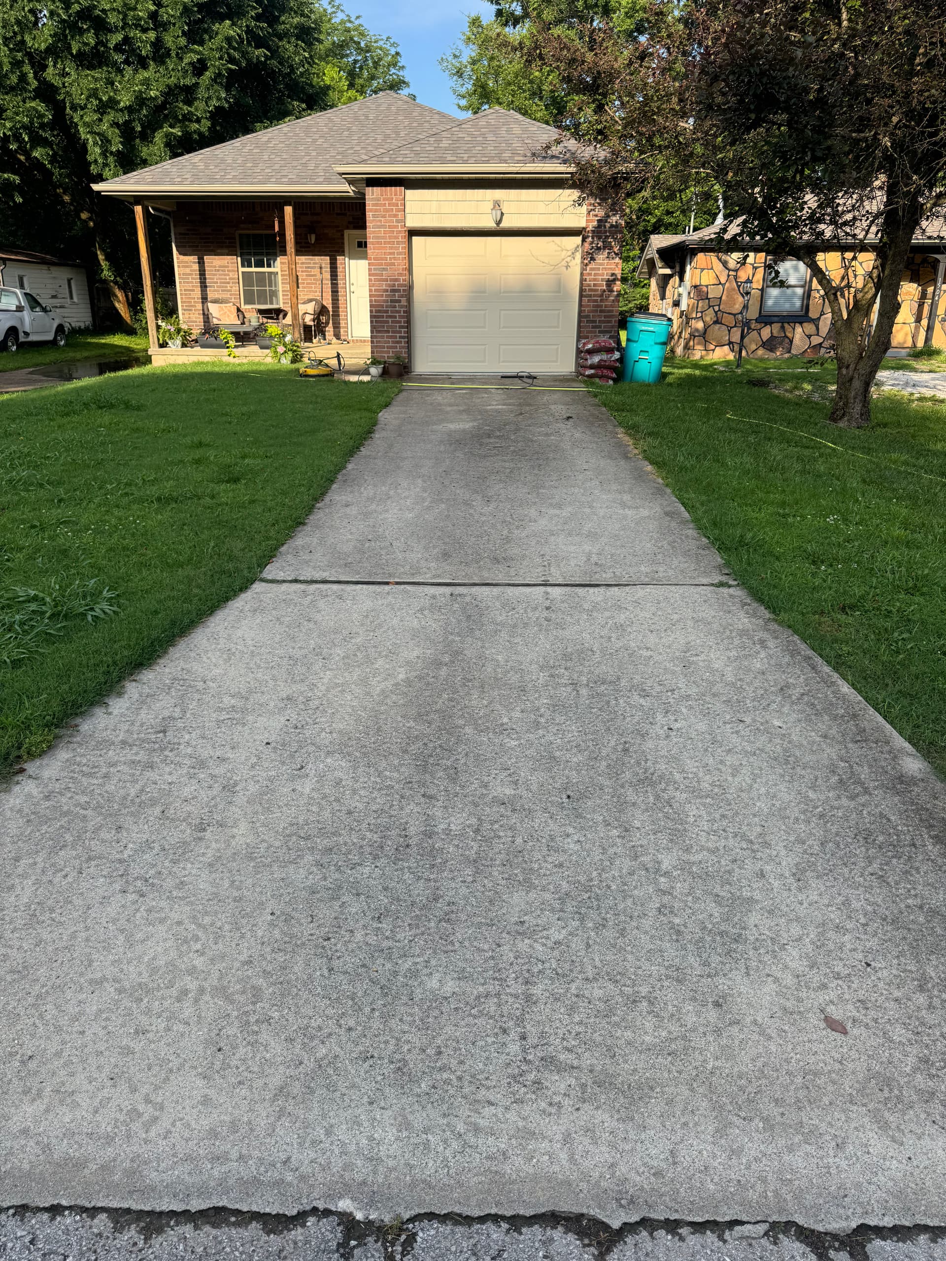 Concrete Driveway Cleaning in Springfield MO image