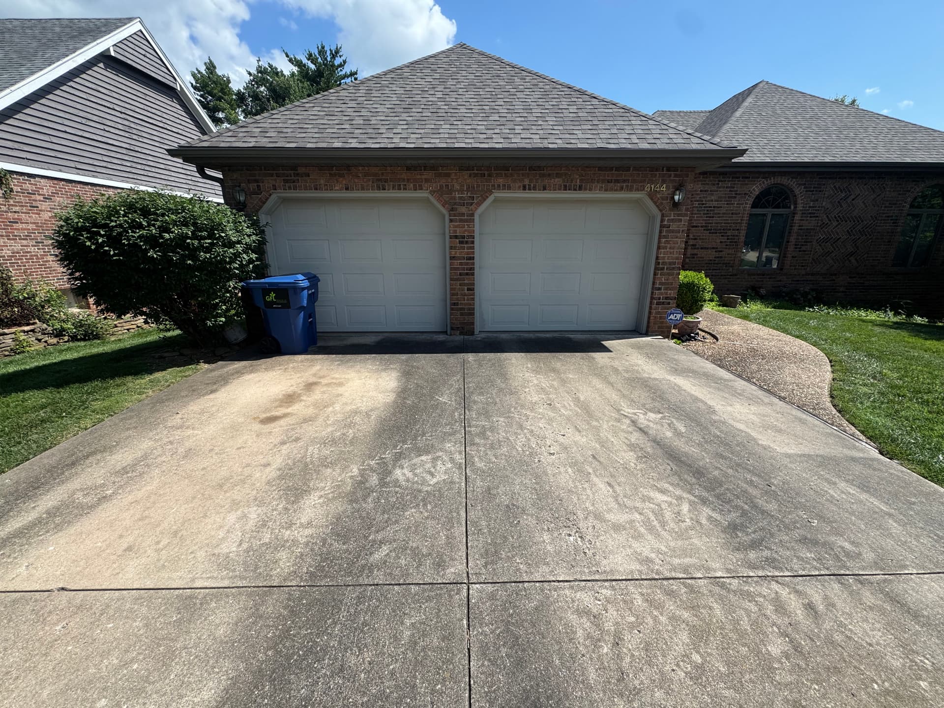 Gallery photos for Driveway and Patio Pressure Washing That Made a Big Difference: Image #2
