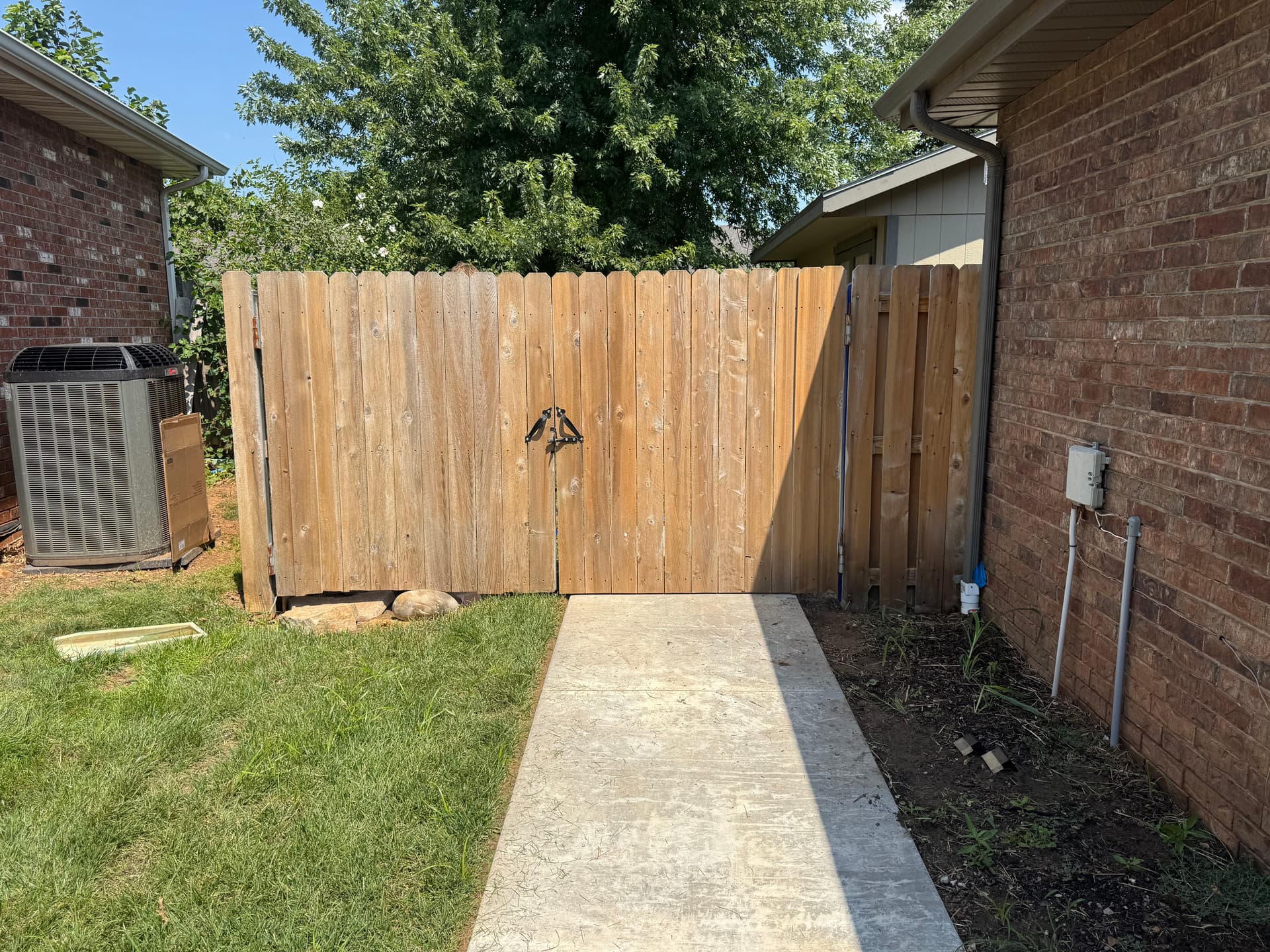 Gallery photos for Weathered Wood Fence Cleaned and Stained Back to Life: Image #4