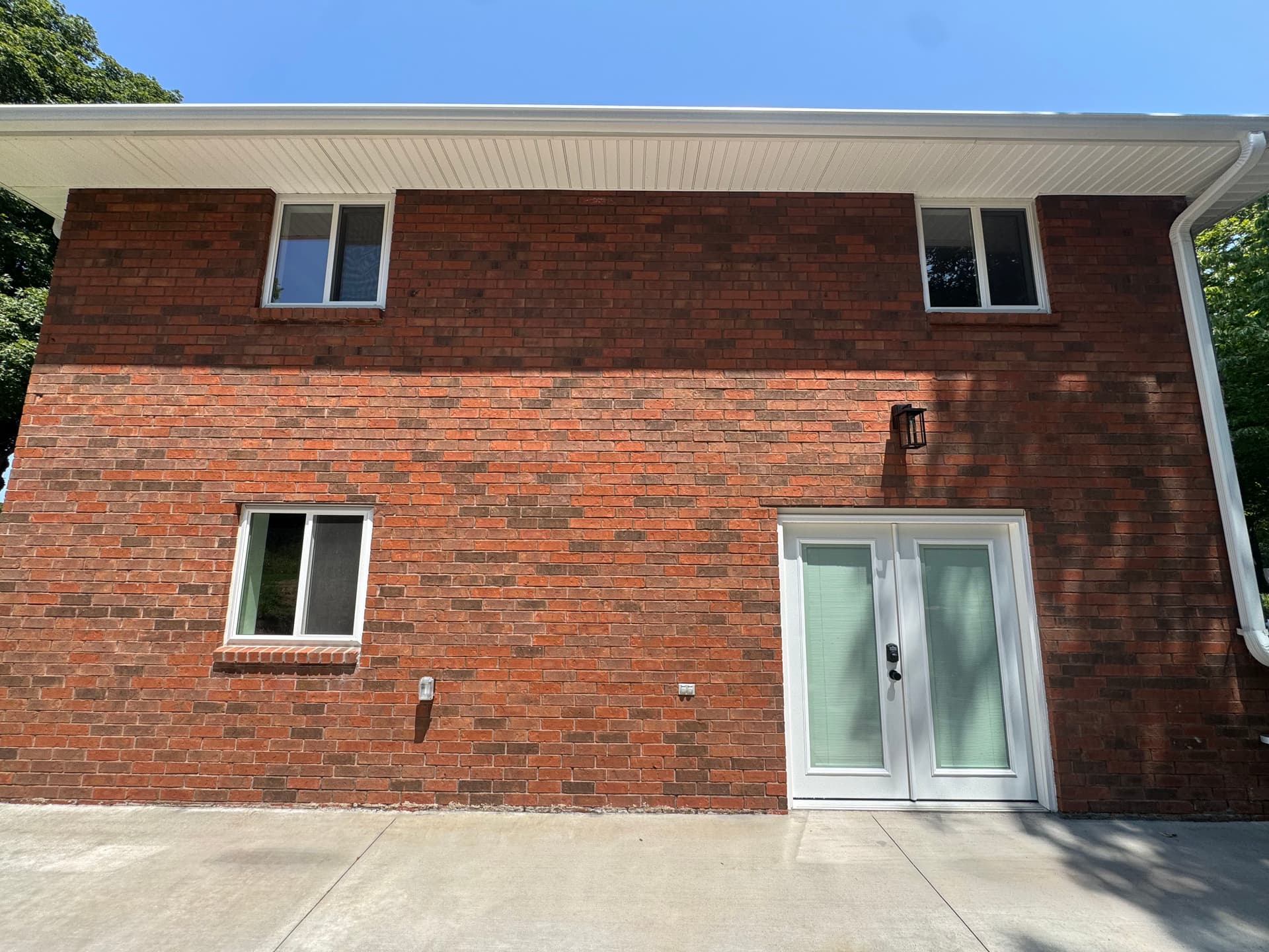 Gallery photos for Full Soft Wash on a Brick Home With Algae and Mud Dauber Nests: Image #6