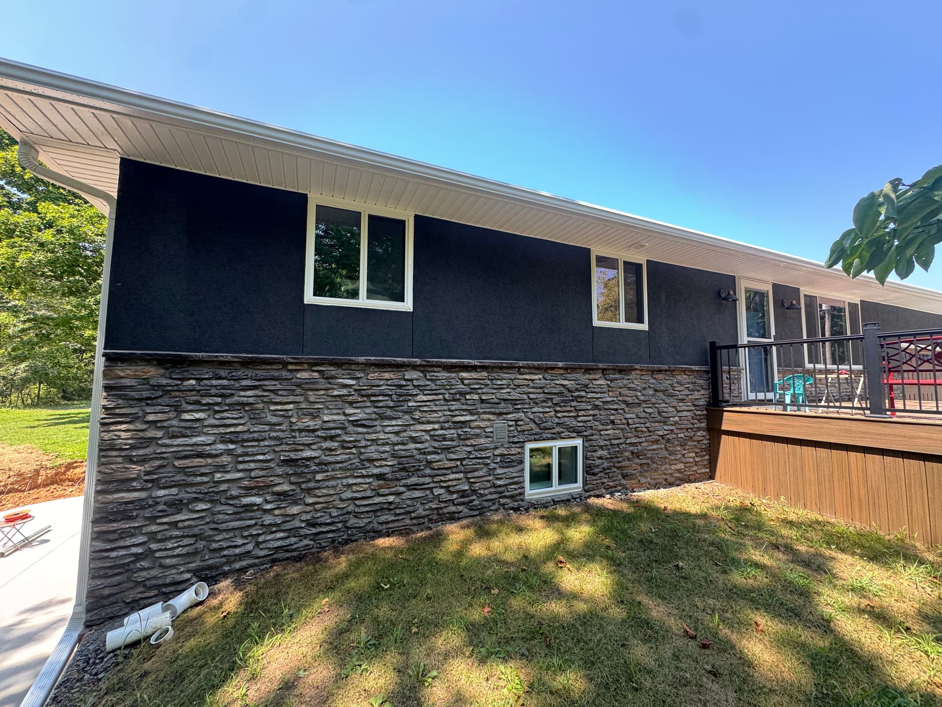 Gallery photos for Full Soft Wash on a Brick Home With Algae and Mud Dauber Nests: Image #9