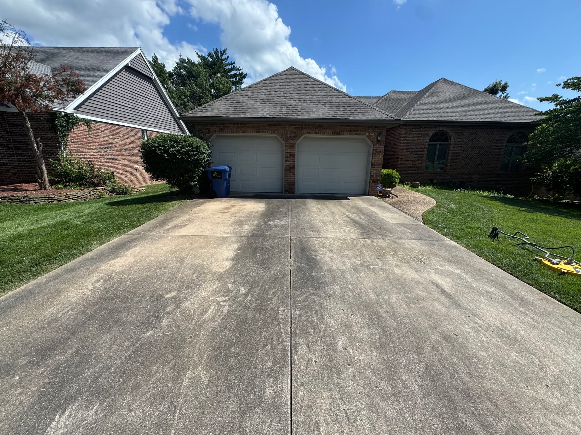 Gallery photos for Driveway and Patio Pressure Washing That Made a Big Difference: Image #1